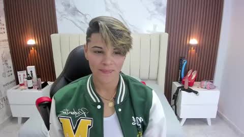 Snapshot of karolandluna chatting on February 28, 4:10 am Karol and Luna online show from February 28, 4:10 am