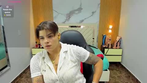 Snapshot of karolandluna chatting on October 25, 7:41 pm Karol and Luna online show from October 25, 7:41 pm