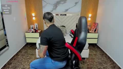 Snapshot of karolandluna chatting on October 29, 7:37 pm Karol and Luna online show from October 29, 7:37 pm