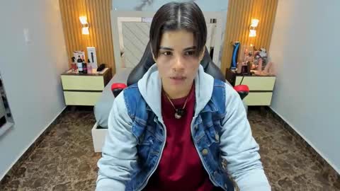 Snapshot of karolandluna chatting on December 1, 7:19 pm Karol and Luna online show from December 1, 7:19 pm