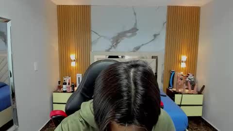 Snapshot of karolandluna chatting on December 2, 8:04 pm Karol and Luna online show from December 2, 8:04 pm