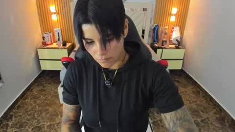 Snapshot of karolandluna chatting on December 13, 7:53 pm Karol and Luna online show from December 13, 7:53 pm