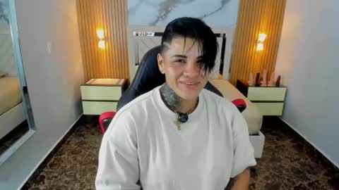 Snapshot of karolandluna chatting on June 19, 7:17 pm Karol and Luna online show from June 19, 7:17 pm
