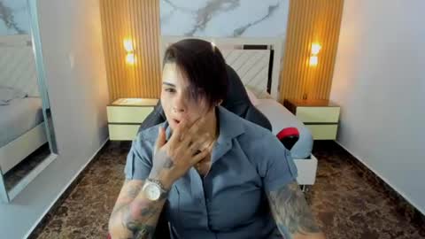 Snapshot of karolandluna chatting on July 23, 7:23 pm Karol and Luna online show from July 23, 7:23 pm