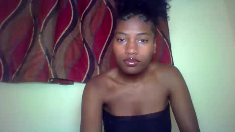 karoliee online show from May 26, 10:33 am
