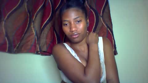 Snapshot of karoliee chatting on June 3, 4:56 pm karoliee online show from June 3, 4:56 pm