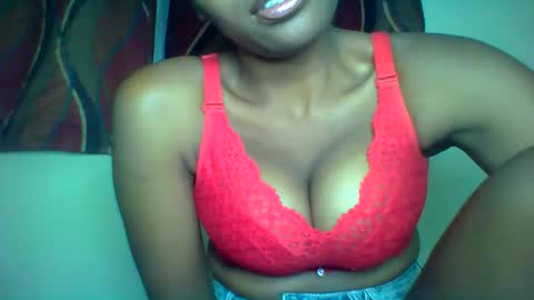 Snapshot of karoliee chatting on June 6, 2:00 pm karoliee online show from June 6, 2:00 pm