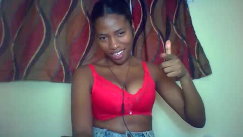 Snapshot of karoliee chatting on June 10, 11:20 am karoliee online show from June 10, 11:20 am
