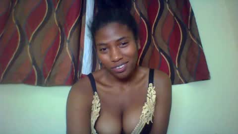 Snapshot of karoliee chatting on June 11, 9:35 pm karoliee online show from June 11, 9:35 pm