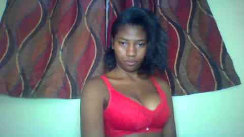 Snapshot of karoliee chatting on June 14, 11:01 am karoliee online show from June 14, 11:01 am