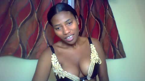 Snapshot of karoliee chatting on June 19, 11:03 am karoliee online show from June 19, 11:03 am