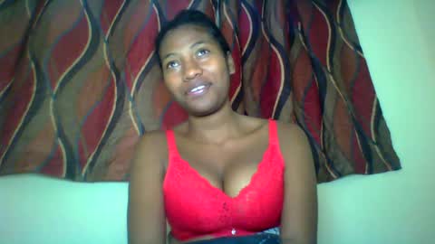 Snapshot of karoliee chatting on June 21, 9:56 am karoliee online show from June 21, 9:56 am