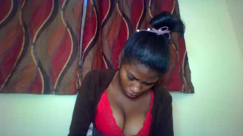 Snapshot of karoliee chatting on July 10, 7:45 am karoliee online show from July 10, 7:45 am