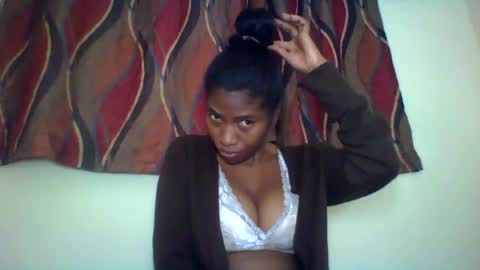 Snapshot of karoliee chatting on July 13, 1:58 pm karoliee online show from July 13, 1:58 pm