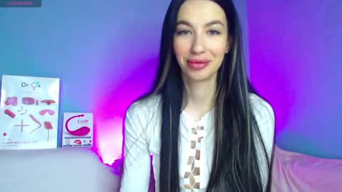 Snapshot of karolina_hottie_ chatting on December 8, 3:21 am Kira online show from December 8, 3:21 am