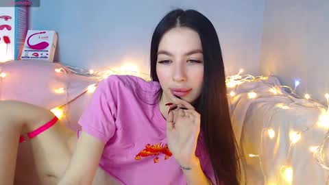 Snapshot of karolina_hottie_ chatting on February 5, 4:06 am Kira online show from February 5, 4:06 am