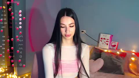Snapshot of karolina_hottie_ chatting on October 18, 1:52 am Kira online show from October 18, 1:52 am