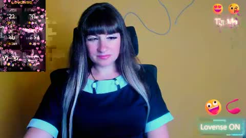 Snapshot of karolina_mia chatting on July 4, 5:24 am Caroline online show from July 4, 5:24 am