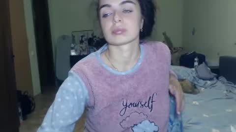 Snapshot of karolinasweet chatting on December 12, 7:48 pm Mila online show from December 12, 7:48 pm