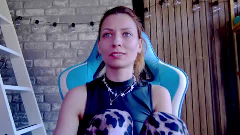 Snapshot of karoline121 chatting on March 5, 1:39 pm karoline121 online show from March 5, 1:39 pm