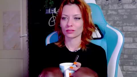 Snapshot of karoline121 chatting on March 8, 4:23 am karoline121 online show from March 8, 4:23 am