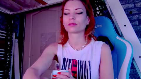 Snapshot of karoline121 chatting on March 9, 4:49 am karoline121 online show from March 9, 4:49 am