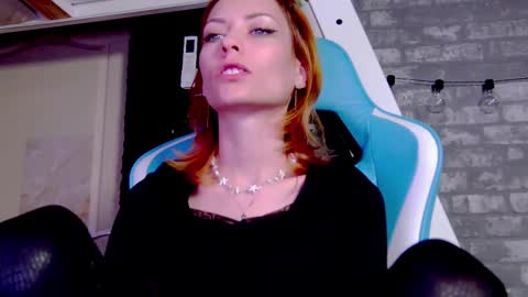 Snapshot of karoline121 chatting on March 9, 7:05 pm karoline121 online show from March 9, 7:05 pm