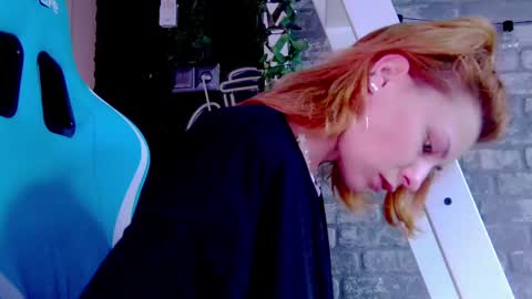 Snapshot of karoline121 chatting on March 10, 3:41 pm karoline121 online show from March 10, 3:41 pm