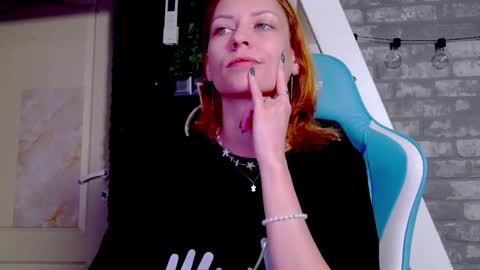 Snapshot of karoline121 chatting on March 10, 7:29 pm karoline121 online show from March 10, 7:29 pm