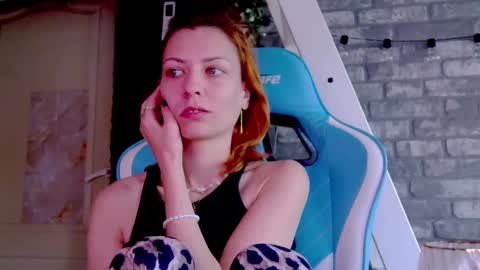 Snapshot of karoline121 chatting on March 11, 7:04 am karoline121 online show from March 11, 7:04 am