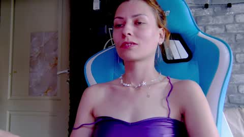 Snapshot of karoline121 chatting on March 11, 10:07 am karoline121 online show from March 11, 10:07 am