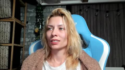 Snapshot of karoline121 chatting on September 17, 8:54 pm karoline121 online show from September 17, 8:54 pm