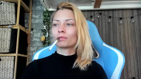 Snapshot of karoline121 chatting on September 19, 12:06 pm karoline121 online show from September 19, 12:06 pm