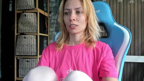 Snapshot of karoline121 chatting on September 26, 10:52 am karoline121 online show from September 26, 10:52 am