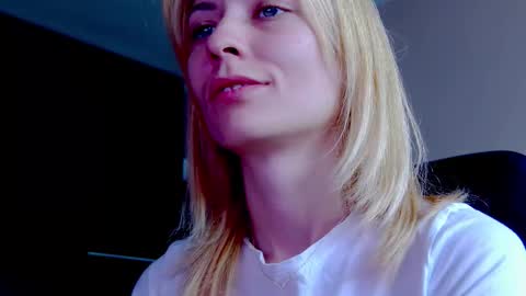 Snapshot of karoline121 chatting on October 2, 8:21 am karoline121 online show from October 2, 8:21 am