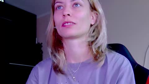 Snapshot of karoline121 chatting on October 8, 9:40 am karoline121 online show from October 8, 9:40 am