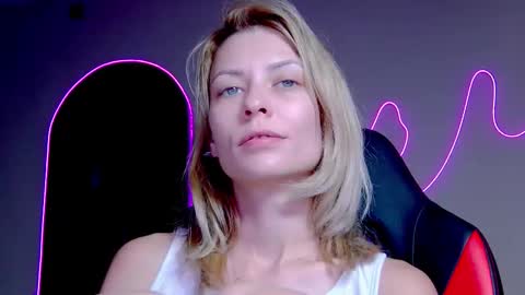 Snapshot of karoline121 chatting on October 10, 8:19 pm karoline121 online show from October 10, 8:19 pm