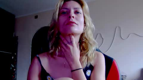 Snapshot of karoline121 chatting on October 12, 8:35 am karoline121 online show from October 12, 8:35 am