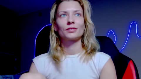 Snapshot of karoline121 chatting on October 13, 9:26 pm karoline121 online show from October 13, 9:26 pm