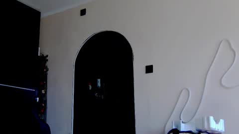 Snapshot of karoline121 chatting on October 17, 7:33 am karoline121 online show from October 17, 7:33 am