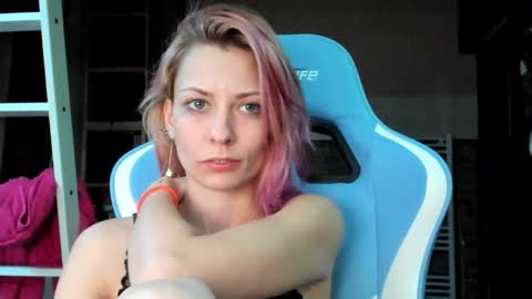 Snapshot of karoline121 chatting on October 22, 7:46 pm karoline121 online show from October 22, 7:46 pm