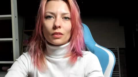 Snapshot of karoline121 chatting on October 25, 7:19 pm karoline121 online show from October 25, 7:19 pm