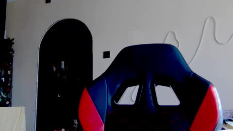 Snapshot of karoline121 chatting on October 31, 8:04 am karoline121 online show from October 31, 8:04 am