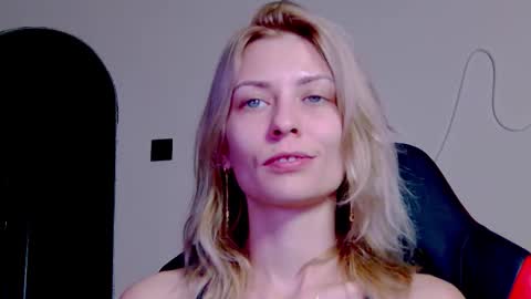 Snapshot of karoline121 chatting on November 4, 9:47 pm karoline121 online show from November 4, 9:47 pm