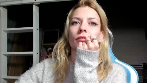 Snapshot of karoline121 chatting on November 10, 9:47 pm karoline121 online show from November 10, 9:47 pm