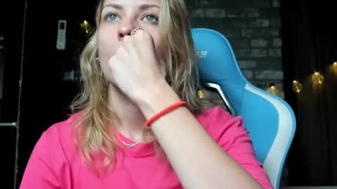 Snapshot of karoline121 chatting on November 12, 6:41 pm karoline121 online show from November 12, 6:41 pm