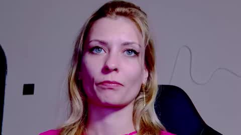 Snapshot of karoline121 chatting on November 13, 8:30 pm karoline121 online show from November 13, 8:30 pm