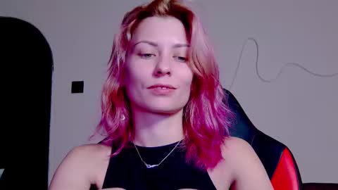 Snapshot of karoline121 chatting on November 15, 10:15 pm karoline121 online show from November 15, 10:15 pm