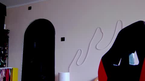 Snapshot of karoline121 chatting on November 19, 9:09 am karoline121 online show from November 19, 9:09 am