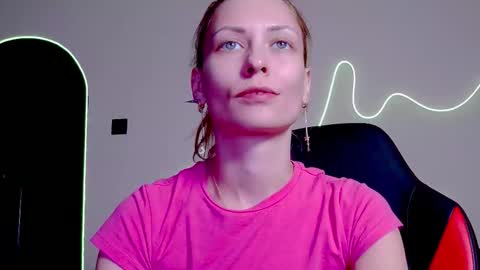 Snapshot of karoline121 chatting on November 21, 9:35 pm karoline121 online show from November 21, 9:35 pm